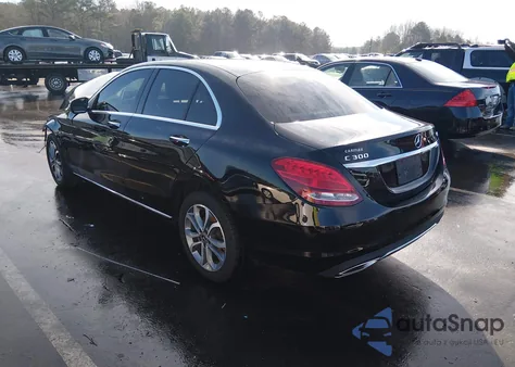 2018 Mercedes-Benz C 300 4Matic z USA, uszkodzony, nr VIN WDDWF4KB7JR330140